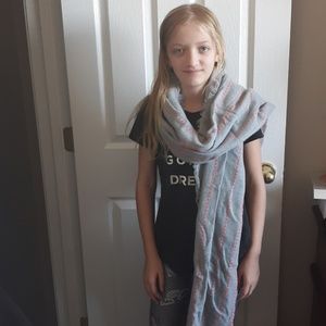 Universal Thread Scarf